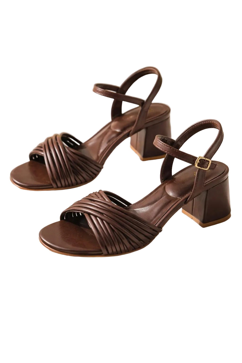 Sandalia Marrón Chic – Tacón Medio con Tiras Entrelazadas
