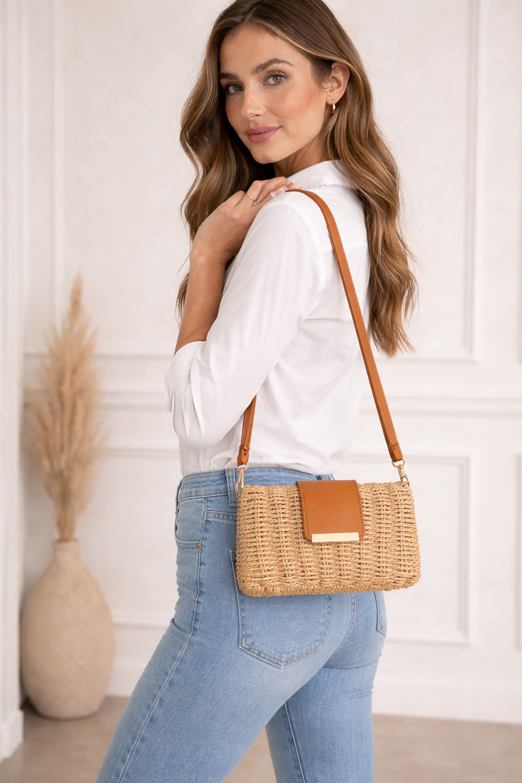 Bolso Rafia con Solapa Camel