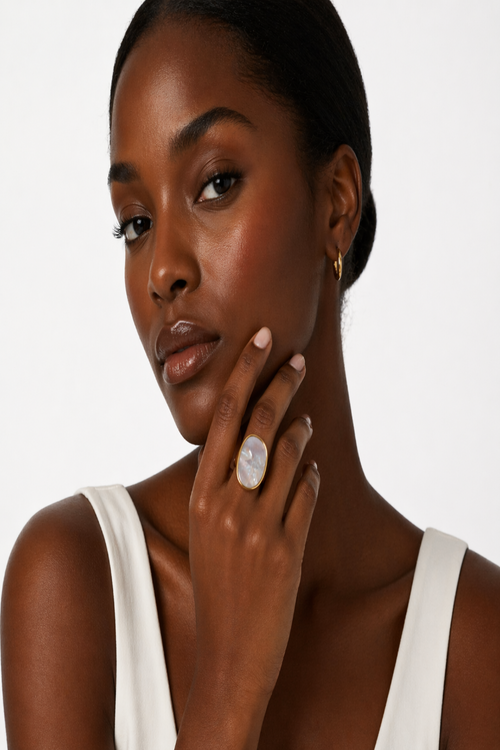 Anillo Ovalado Ajustable con Piedra Nacarada