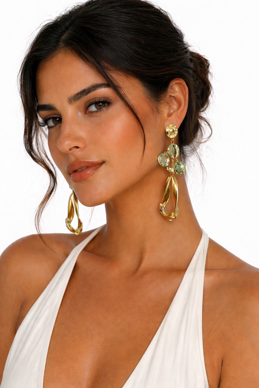 Pendientes largos dorados con piedras verdes