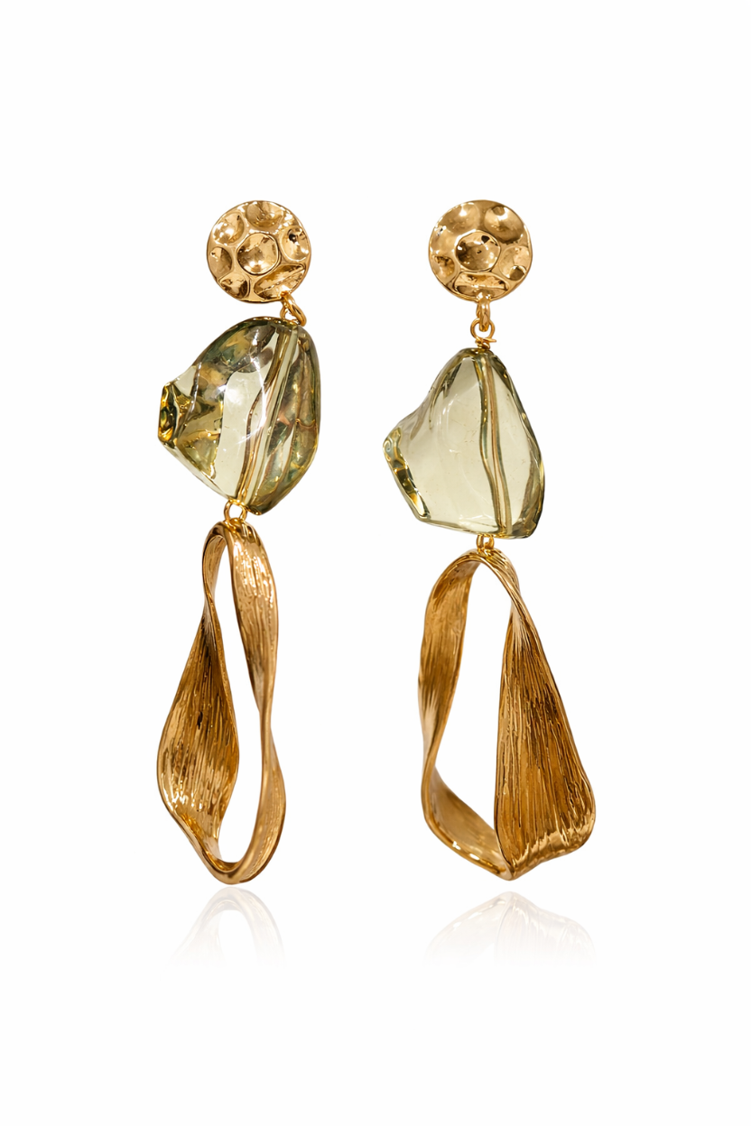 Pendientes largos dorados con piedras verdes